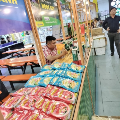 trưng bày sản phẩm tại hội chợ ocop
